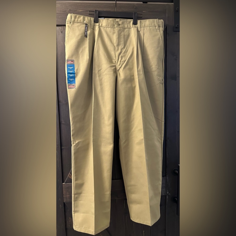 Genuine Dickies Men's Khaki Comfort Waist Pants - Size 42x30 NWT